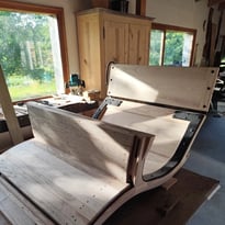 Découverte d'un atelier d'ébénisterie, créations originales à partir de bois local