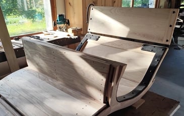 Découverte d'un atelier d'ébénisterie, créations originales à partir de bois local