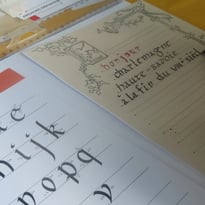 Plume en main : la calligraphie