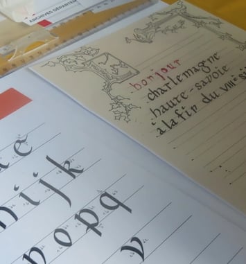 Plume en main : la calligraphie