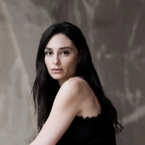 Esther Abrami 1
