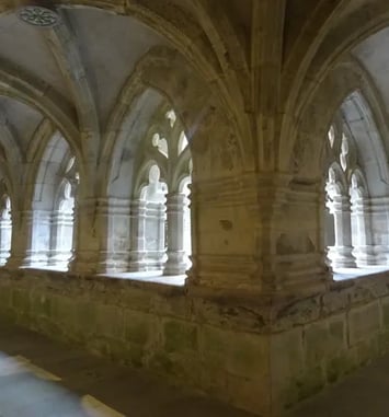 Petit cloître gothique flamboyant de l'ancienne Chartreuse du Reposoir