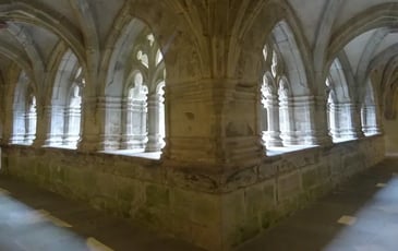 Petit cloître gothique flamboyant de l'ancienne Chartreuse du Reposoir