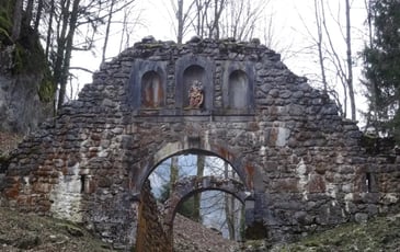Au Reposoir, la Porte d'Âge : une construction atypique.