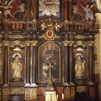 Retable et harmonium de la chapelle baroque des bernardines