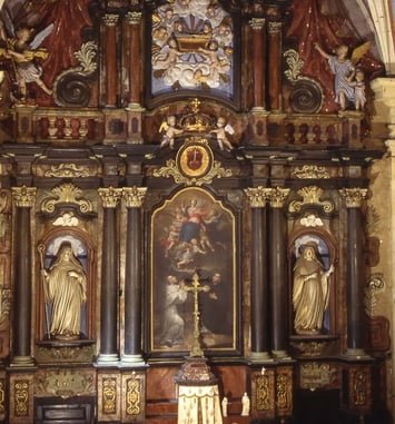 Retable et harmonium de la chapelle baroque des bernardines