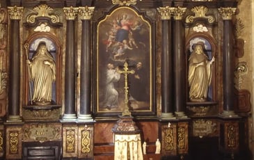 Retable et harmonium de la chapelle baroque des bernardines