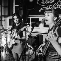 Les Blattes + Betty Rizo